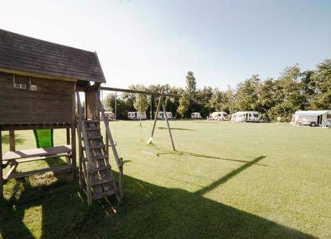 Kampeerboerderij en Minicamping De Runsvoort foto 1